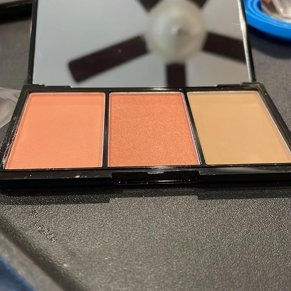 Blush and bronzer trio